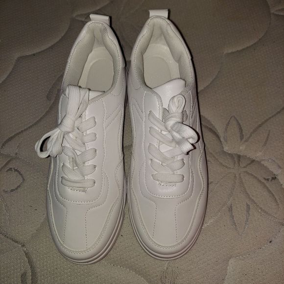 Floral Embroidery White Sneakers - Picture 3 of 5